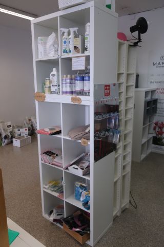 691118-5 Shop fittings / Shelves, i.a. IKEA