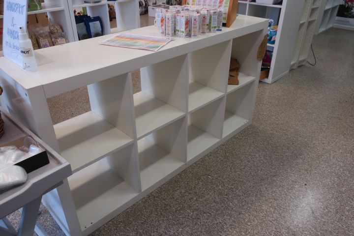 691118-12 Shop fittings / Shelves, i.a. IKEA