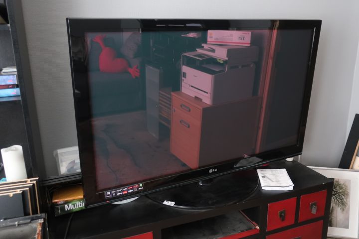 691124-1 Plasma TV, LG 50PQ1000, 50 "