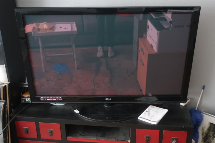 691124-2 Plasma TV, LG 50PQ1000, 50 "