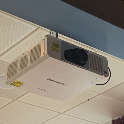 701474-1 Projector Panasonic PT-RZ570 WUXGA incl. Electric screen