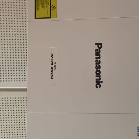 701474-3 Projector Panasonic PT-RZ570 WUXGA incl. Electric screen