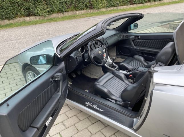 710464-8 Alfa Romeo Spider 916 3.0 V6 1998 (EAX 587)