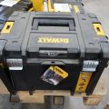 709368-5 Tool package Dewalt DCK551P3T, damaged box