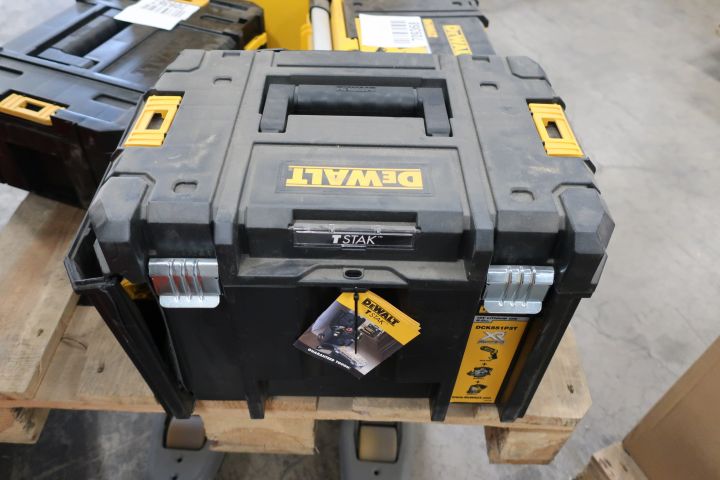 709368-5 Tool package Dewalt DCK551P3T, damaged box