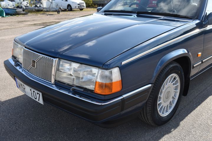 710825-9 Volvo 964 3.0, Right-hand drive -92 (WMR107)