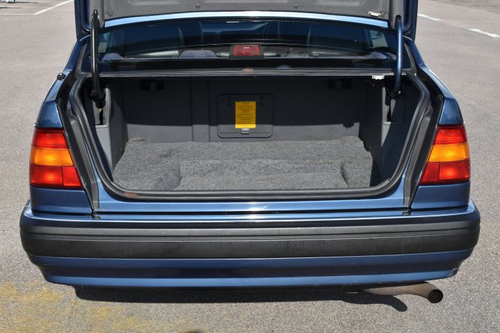 710825-47 Volvo 964 3.0, Right-hand drive -92 (WMR107)