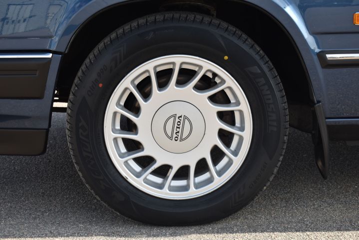 710825-73 Volvo 964 3.0, Right-hand drive -92 (WMR107)