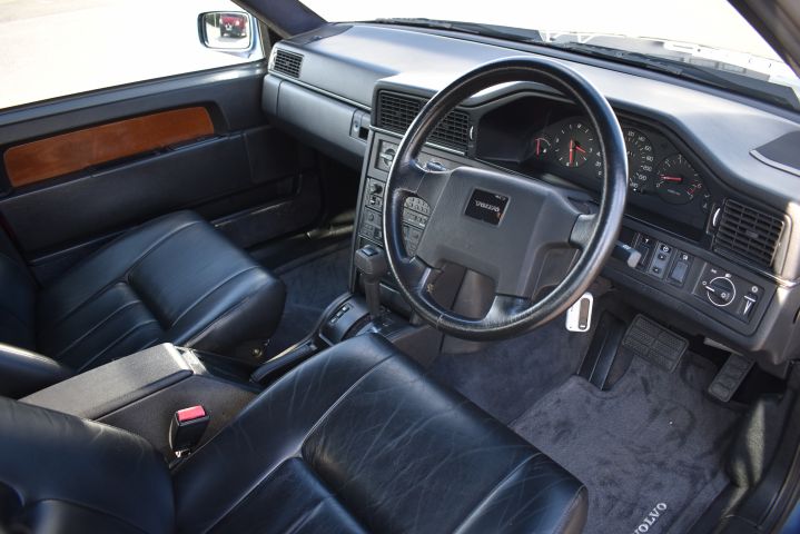 710825-18 Volvo 964 3.0, Right-hand drive -92 (WMR107)