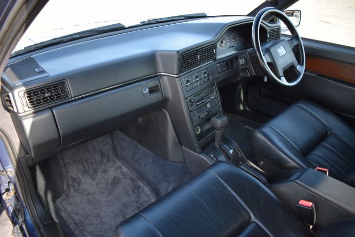 710825-26 Volvo 964 3.0, Right-hand drive -92 (WMR107)