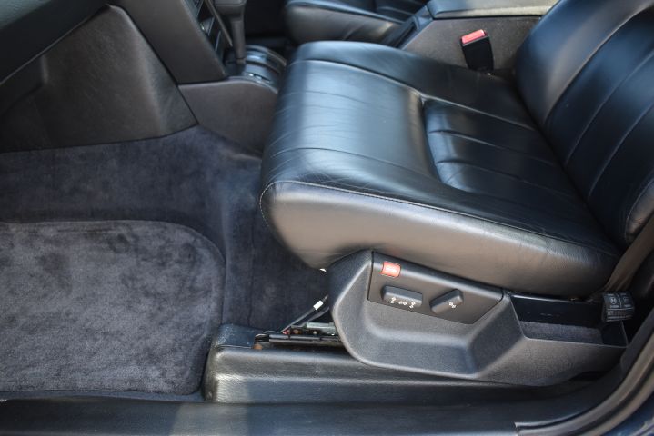 710825-29 Volvo 964 3.0, Right-hand drive -92 (WMR107)