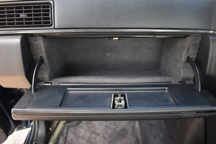 710825-27 Volvo 964 3.0, Right-hand drive -92 (WMR107)