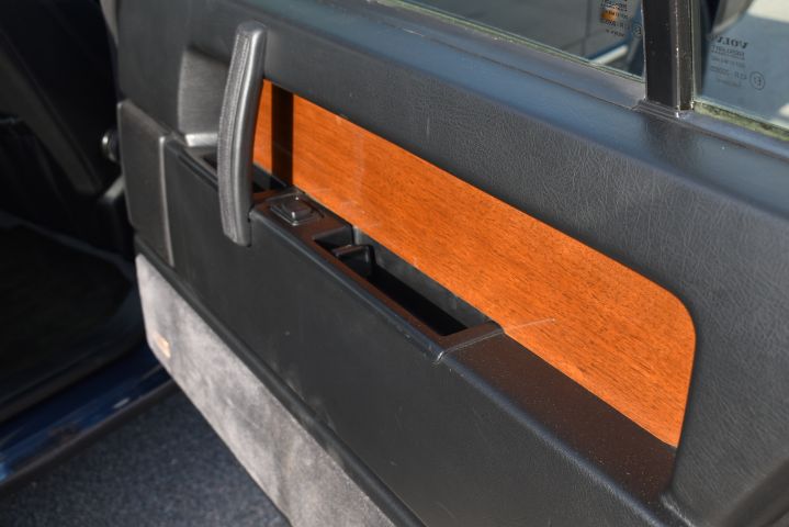 710825-44 Volvo 964 3.0, Right-hand drive -92 (WMR107)