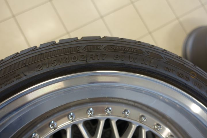 709856-5 4 tires on rim 215 / 40R17