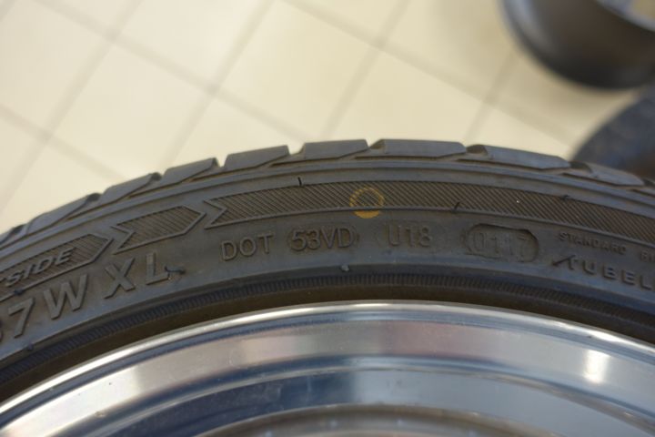 709856-6 4 tires on rim 215 / 40R17