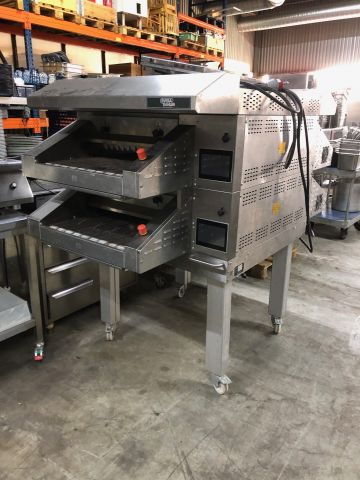 711112-3 Demougn Sveba Dahlen tunnel pizza oven. Extremely little used