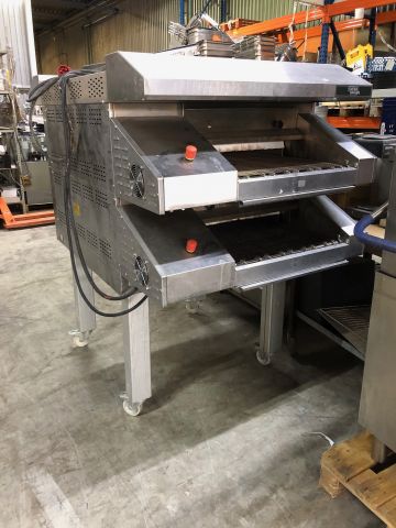 711112-5 Demougn Sveba Dahlen tunnel pizza oven. Extremely little used