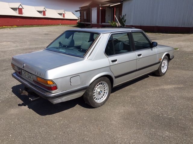 713446-3 BMW 528i -1983