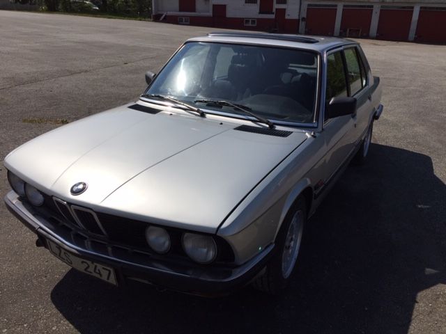 713446-5 BMW 528i -1983