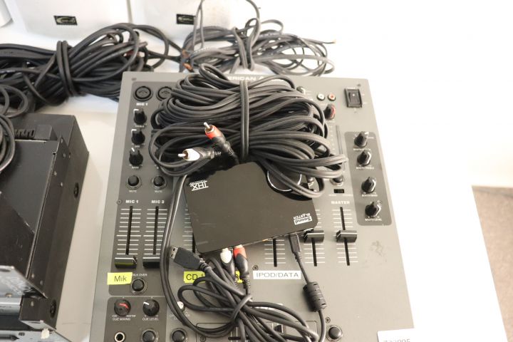 669700-13 Sound system Denon DN-D4000 mixer MX-1400