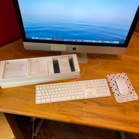 661747-2 Apple iMac Retina 5K 27 "Desktop (Late 2015) (3.2GHz / 16GB / 250GB)