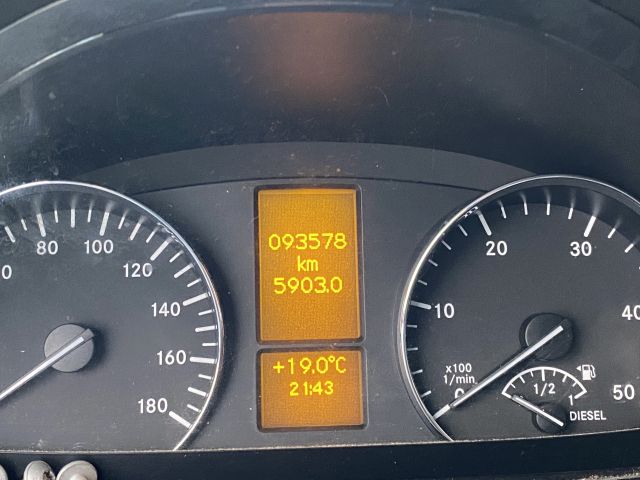 704443-55 Mercedes-Benz Sprinter Van 513 CDI - GNF831 -With Rear Lift