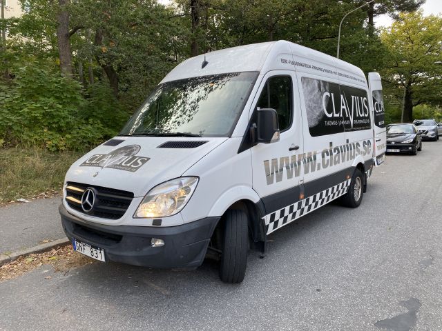 704443-1 Mercedes-Benz Sprinter Van 513 CDI - GNF831 -With Rear Lift