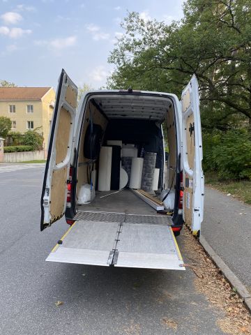 704443-16 Mercedes-Benz Sprinter Van 513 CDI - GNF831 -With Rear Lift