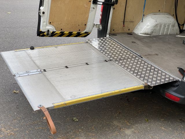 704443-15 Mercedes-Benz Sprinter Van 513 CDI - GNF831 -With Rear Lift