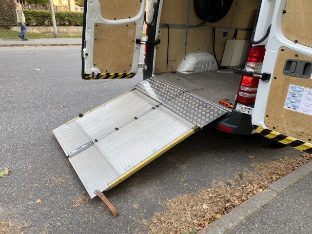 704443-18 Mercedes-Benz Sprinter Van 513 CDI - GNF831 -With Rear Lift