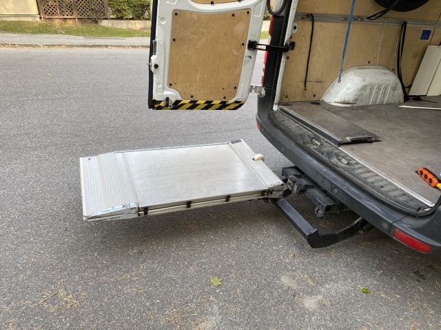 704443-12 Mercedes-Benz Sprinter Van 513 CDI - GNF831 -With Rear Lift