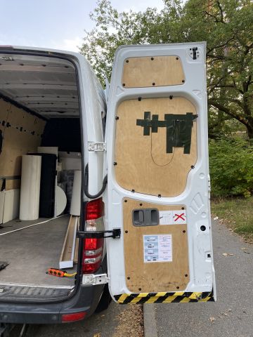 704443-20 Mercedes-Benz Sprinter Van 513 CDI - GNF831 -With Rear Lift