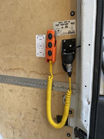 704443-11 Mercedes-Benz Sprinter Van 513 CDI - GNF831 -With Rear Lift