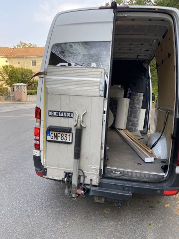 704443-10 Mercedes-Benz Sprinter Van 513 CDI - GNF831 -With Rear Lift