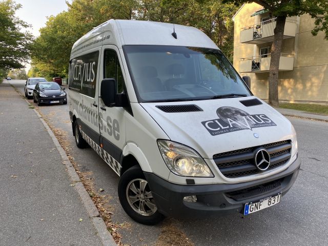 704443-7 Mercedes-Benz Sprinter Van 513 CDI - GNF831 -With Rear Lift