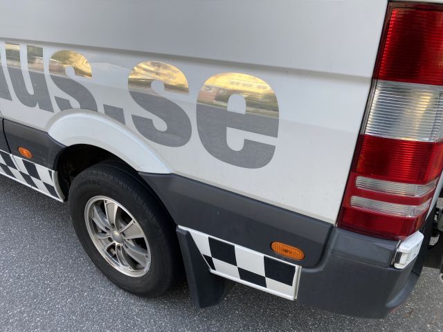 704443-30 Mercedes-Benz Sprinter Van 513 CDI - GNF831 -With Rear Lift