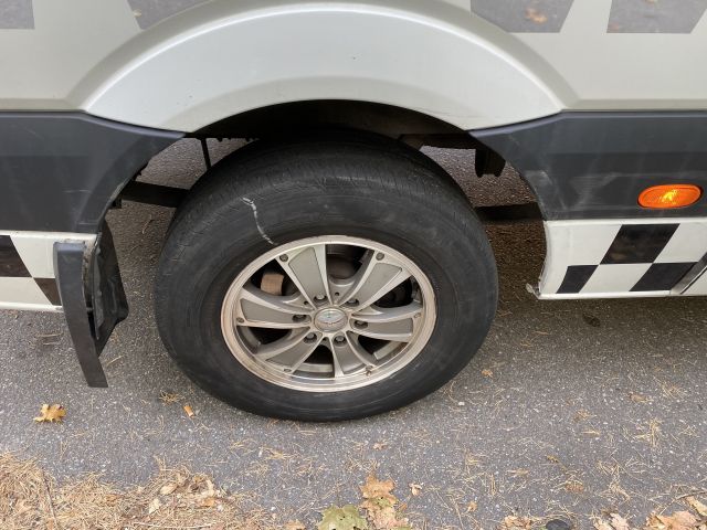 704443-35 Mercedes-Benz Sprinter Van 513 CDI - GNF831 -With Rear Lift