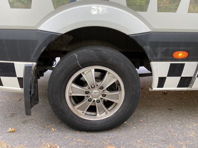 704443-36 Mercedes-Benz Sprinter Van 513 CDI - GNF831 -With Rear Lift