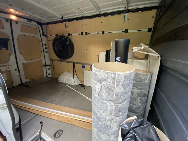 704443-22 Mercedes-Benz Sprinter Van 513 CDI - GNF831 -With Rear Lift