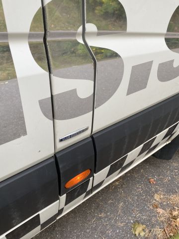 704443-39 Mercedes-Benz Sprinter Van 513 CDI - GNF831 -With Rear Lift