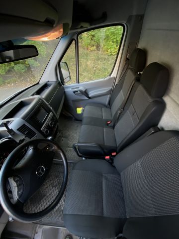 704443-42 Mercedes-Benz Sprinter Van 513 CDI - GNF831 -With Rear Lift