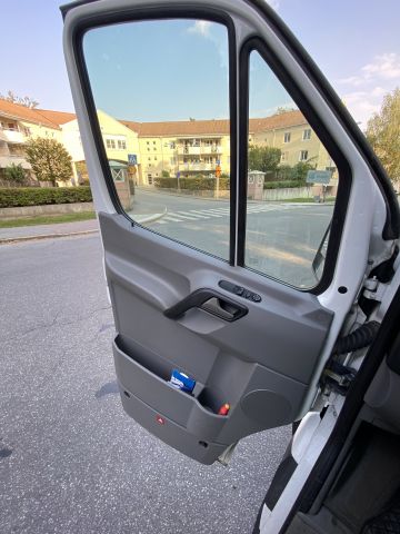 704443-44 Mercedes-Benz Sprinter Van 513 CDI - GNF831 -With Rear Lift