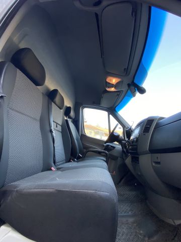 704443-48 Mercedes-Benz Sprinter Van 513 CDI - GNF831 -With Rear Lift