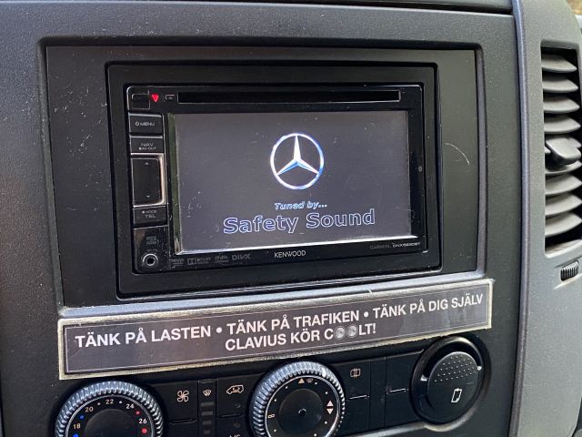 704443-52 Mercedes-Benz Sprinter Van 513 CDI - GNF831 -With Rear Lift