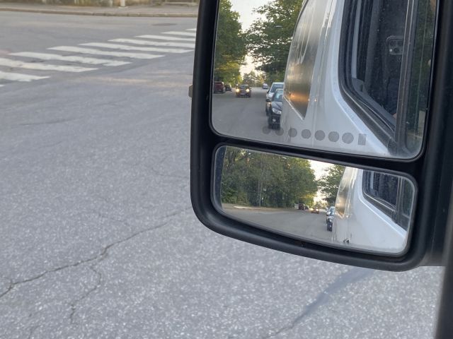 704443-51 Mercedes-Benz Sprinter Van 513 CDI - GNF831 -With Rear Lift