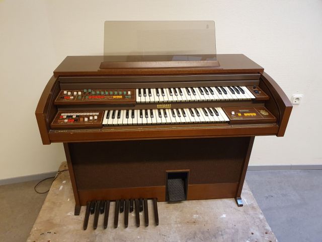 714032-1 Organ from Eminent - P275