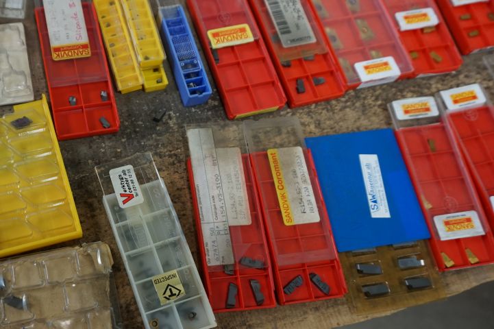 709537-8 Indexable inserts & steel holes etc. Seco, Sandvik etc.