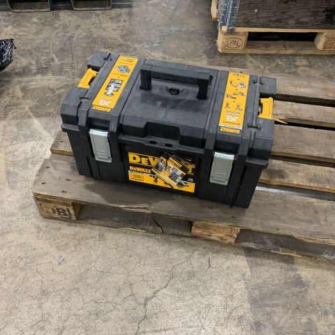 714508-1 Tool package Dewalt DCK623P3, not complete