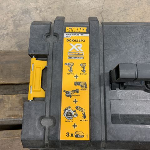 714508-2 Tool package Dewalt DCK623P3, not complete