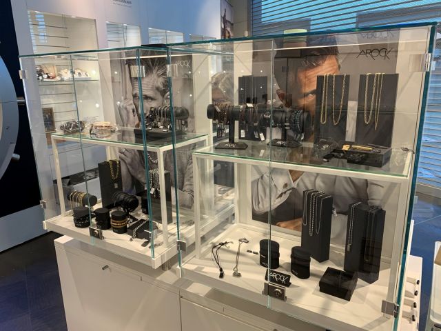 711419-1 ARock and Fossil store stock jewelry